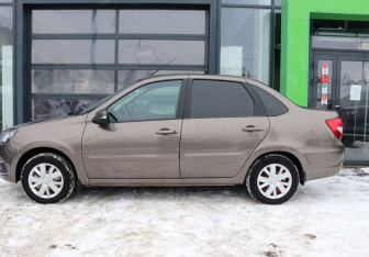 Подержанный автомобиль LADA (ВАЗ) Granta Sedan 2021 года (2 фото)