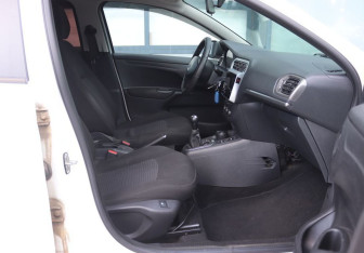 Подержанный автомобиль Peugeot 301 2013 года (12 фото)