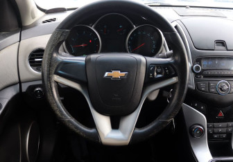 Подержанный автомобиль Chevrolet Cruze Sedan 2014 года (16 фото)