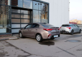 Подержанный автомобиль Kia Rio Sedan 2018 года (3 фото)