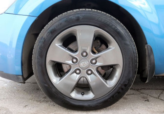 Подержанный автомобиль Kia Ceed Hatchback 2010 года (9 фото)