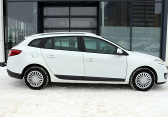 Подержанный автомобиль Renault Megane Wagon 2012 года (6 фото)