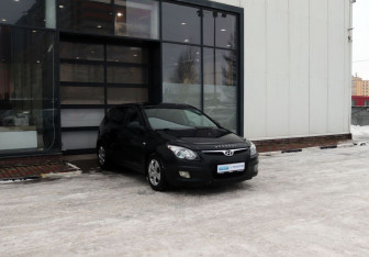 Подержанный автомобиль Hyundai i30 Hatchback 2009 года (7 фото)