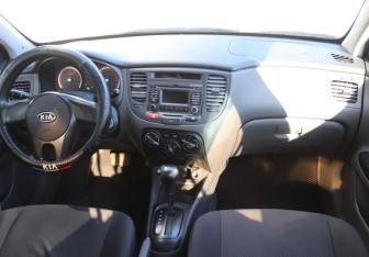 Подержанный автомобиль Kia Rio Sedan 2010 года (11 фото)