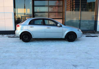 Подержанный автомобиль Chevrolet Lacetti Hatchback 2011 года (6 фото)