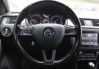 Подержанный автомобиль Skoda Rapid Liftback 2019 года (12 фото)