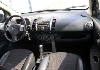 Подержанный автомобиль Nissan Note 2007 года (12 фото)