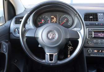 Подержанный автомобиль Volkswagen Polo Sedan 2014 года (16 фото)