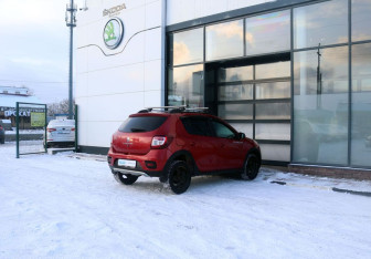 Подержанный автомобиль Renault Sandero 2015 года (5 фото)