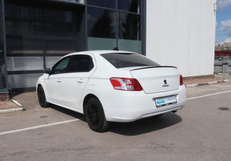Подержанный автомобиль Peugeot 301 2013 года (3 фото)