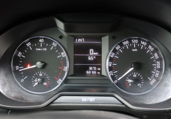 Подержанный автомобиль Skoda Octavia Liftback 2014 года (17 фото)