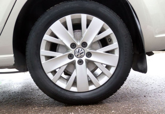 Подержанный автомобиль Volkswagen Polo Sedan 2014 года (9 фото)