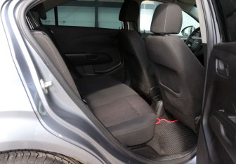 Подержанный автомобиль Chevrolet Aveo Sedan 2013 года (11 фото)
