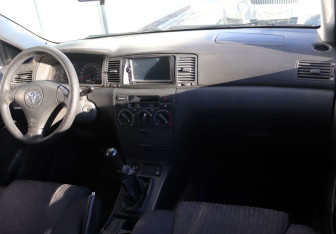 Подержанный автомобиль Toyota Corolla Hatchback 2003 года (14 фото)