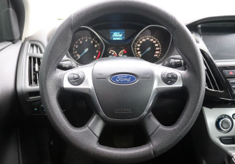 Подержанный автомобиль Ford Focus Sedan 2014 года (14 фото)