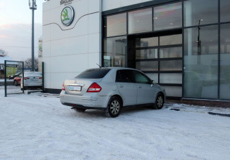 Подержанный автомобиль Nissan Tiida Sedan 2008 года (5 фото)