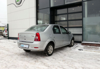 Подержанный автомобиль Renault Logan Sedan 2012 года (5 фото)