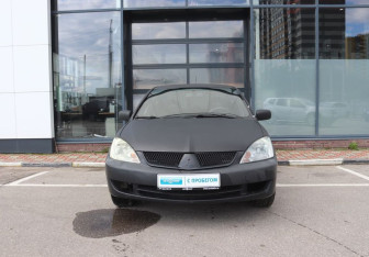 Подержанный автомобиль Mitsubishi Lancer Sedan 2005 года (8 фото)