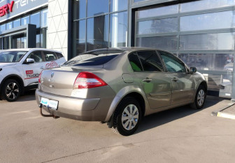 Подержанный автомобиль Renault Megane Sedan 2008 года (5 фото)