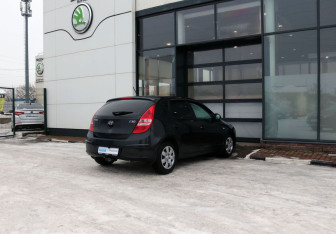 Подержанный автомобиль Hyundai i30 Hatchback 2009 года (5 фото)