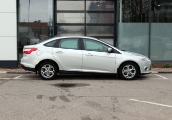 Подержанный автомобиль Ford Focus Sedan 2014 года (3 фото)