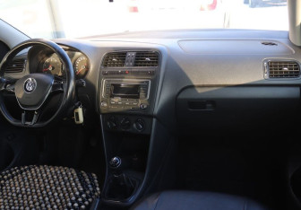 Подержанный автомобиль Volkswagen Polo Sedan 2016 года (12 фото)