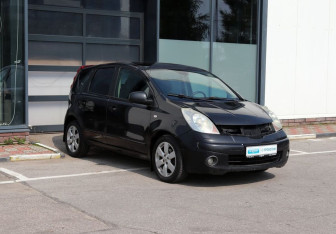 Подержанный автомобиль Nissan Note 2007 года (2 фото)