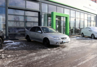 Подержанный автомобиль Kia Spectra Sedan 2006 года (7 фото)