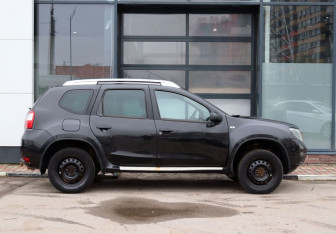 Подержанный автомобиль Nissan Terrano 2014 года (6 фото)