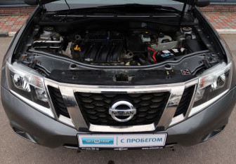 Подержанный автомобиль Nissan Terrano 2014 года (10 фото)