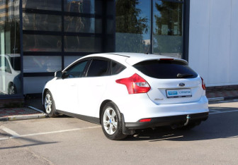 Подержанный автомобиль Ford Focus Hatchback 2012 года (7 фото)