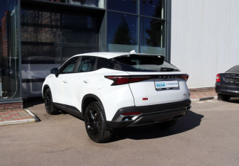 Подержанный автомобиль Omoda C5 2023 года (3 фото)