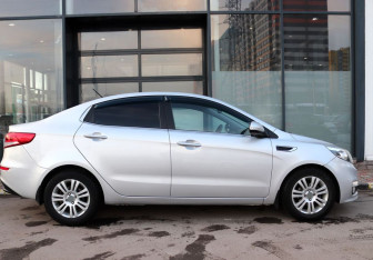 Подержанный автомобиль Kia Rio Sedan 2016 года (8 фото)