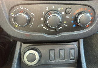 Подержанный автомобиль Renault Duster 2016 года (12 фото)