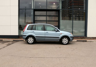 Подержанный автомобиль Ford Fusion 2007 года (6 фото)