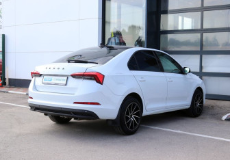 Подержанный автомобиль Skoda Rapid Liftback 2020 года (6 фото)