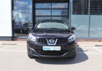 Подержанный автомобиль Nissan Qashqai 2013 года (8 фото)