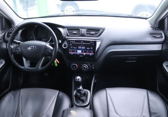 Подержанный автомобиль Kia Rio Sedan 2014 года (14 фото)
