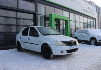 Подержанный автомобиль Renault Logan Sedan 2011 года (7 фото)