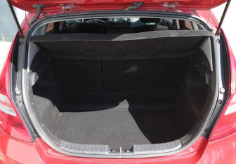 Подержанный автомобиль Hyundai i30 Hatchback 2010 года (9 фото)