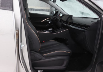 Подержанный автомобиль Omoda C5 2023 года (12 фото)