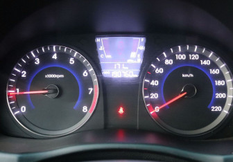 Подержанный автомобиль Hyundai Solaris Sedan 2011 года (17 фото)