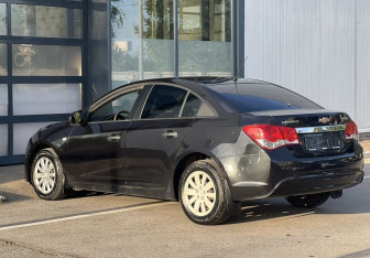 Подержанный автомобиль Chevrolet Cruze Sedan 2013 года (3 фото)
