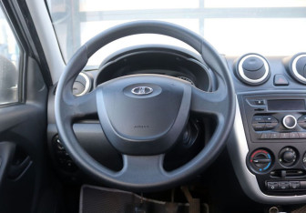 Подержанный автомобиль LADA (ВАЗ) Granta Liftback 2017 года (16 фото)