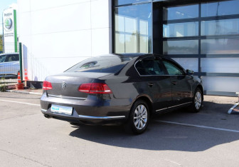 Подержанный автомобиль Volkswagen Passat Sedan 2011 года (8 фото)