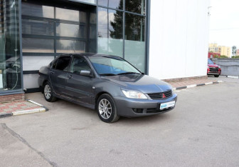 Подержанный автомобиль Mitsubishi Lancer Sedan 2005 года (7 фото)