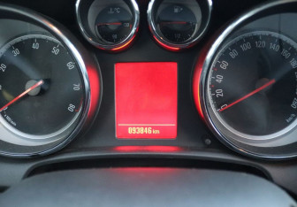 Подержанный автомобиль Opel Astra Hatchback 2013 года (16 фото)