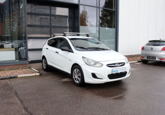 Подержанный автомобиль Hyundai Solaris Hatchback 2012 года (7 фото)