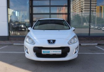 Подержанный автомобиль Peugeot 308 Hatchback 2011 года (8 фото)