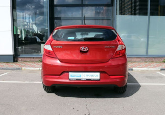Подержанный автомобиль Hyundai Solaris Hatchback 2015 года (4 фото)